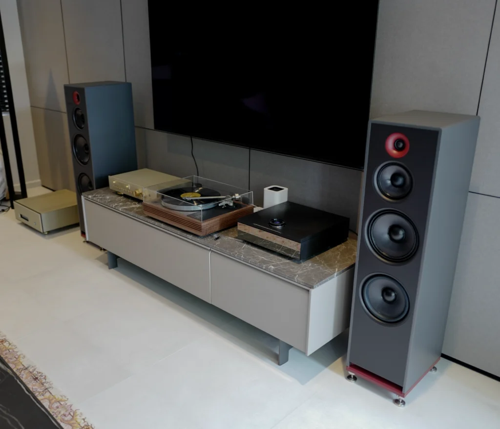 Stenheim floorstanding loudspeakers beside a marble-topped sideboard holding a turntable and FM Acoustics electronics.